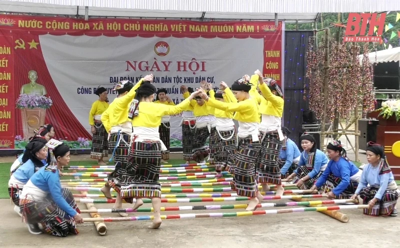 Xây dựng môi trường văn hóa - Nhìn từ những xã tiêu biểu