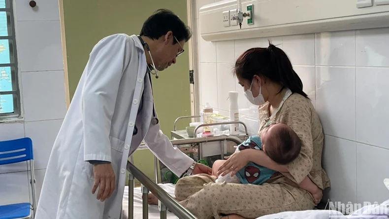 Cha mẹ thờ ơ tiêm vaccine, nhiều trẻ biến chứng nặng do mắc sởi