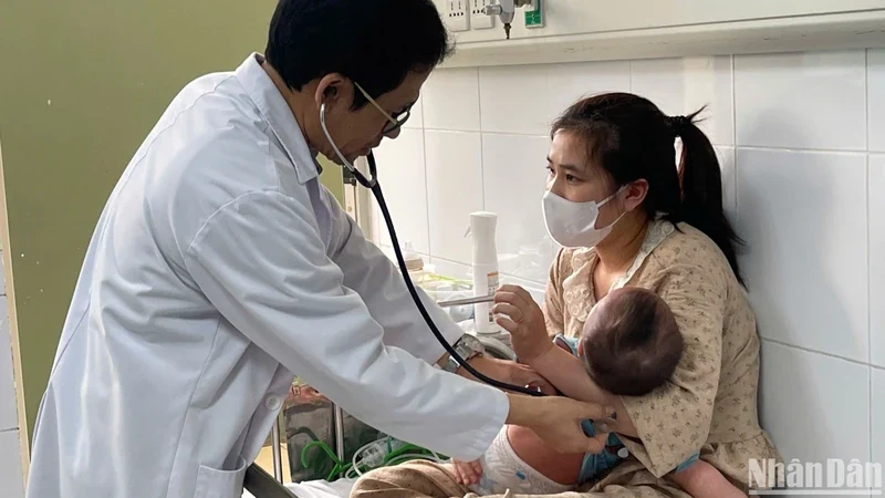 Cha mẹ thờ ơ tiêm vaccine, nhiều trẻ biến chứng nặng do mắc sởi