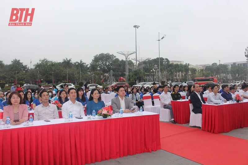 Trưng bày xin ý kiến Nhân dân về các mẫu phác thảo tượng đài Bà Triệu chất liệu đồng