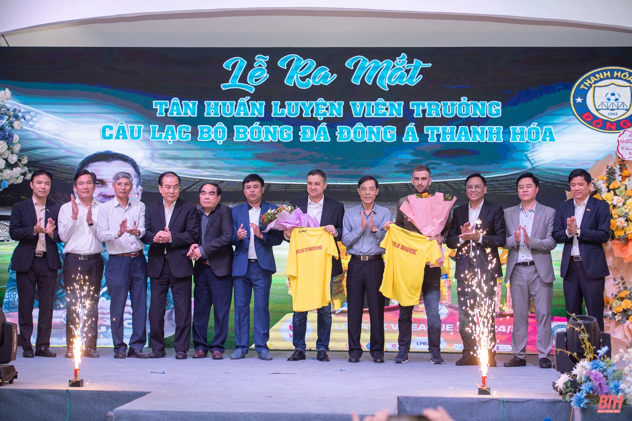 CLB Đông Á Thanh Hóa ra mắt tân HLV trưởng