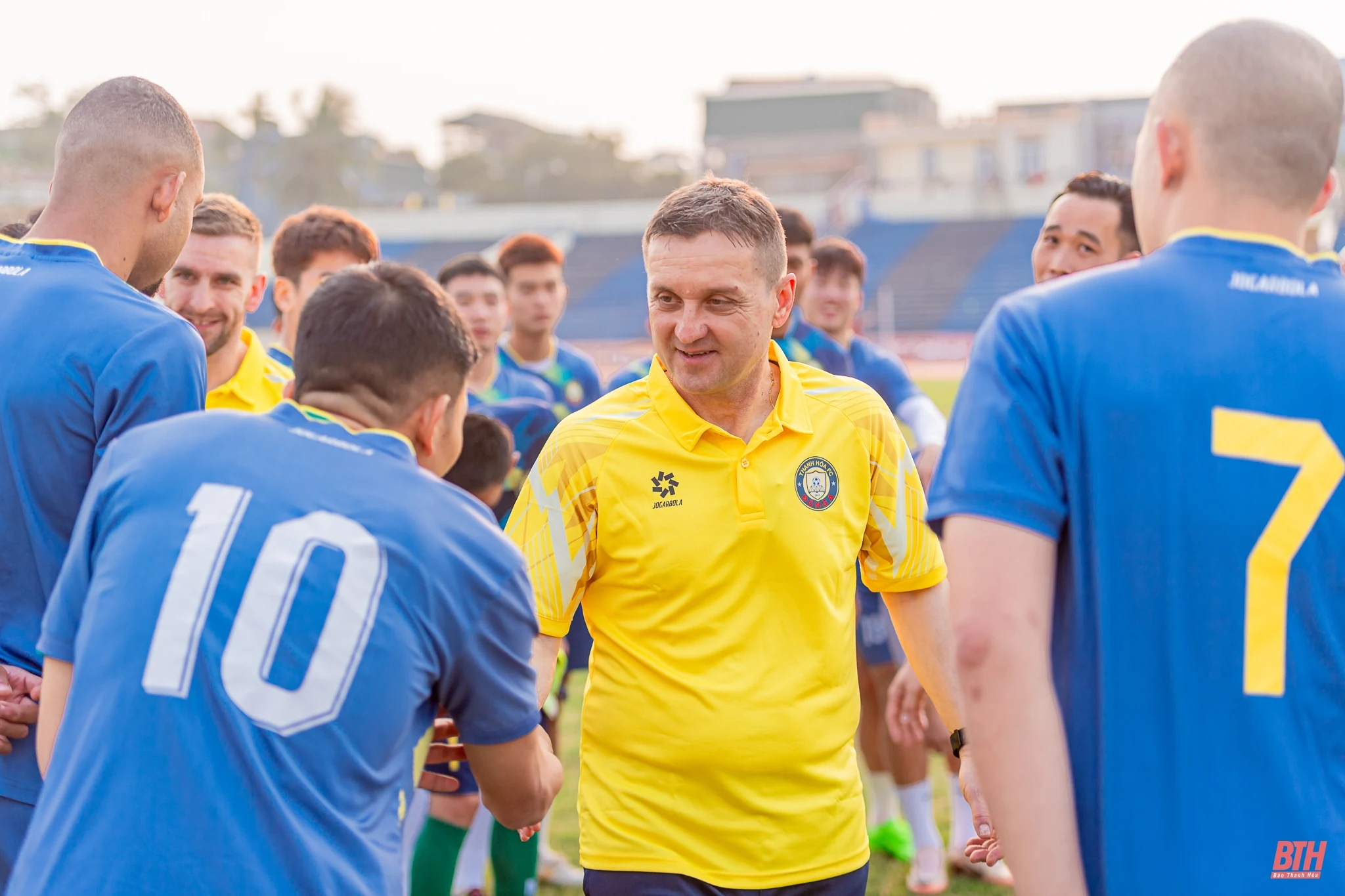 Buổi làm việc đầu tiên của HLV Tomislav tại Đông Á Thanh Hóa