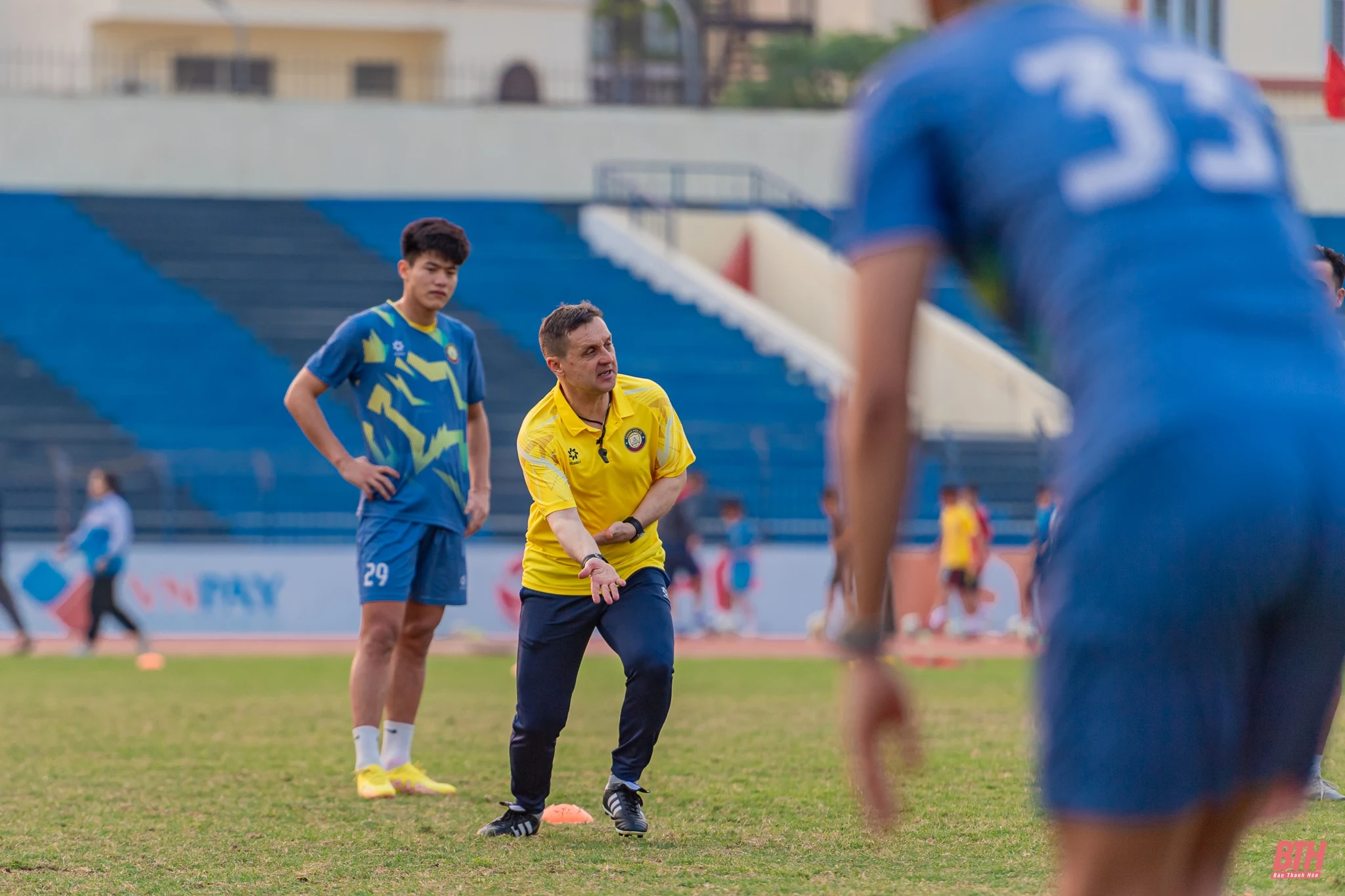 Buổi làm việc đầu tiên của HLV Tomislav tại Đông Á Thanh Hóa