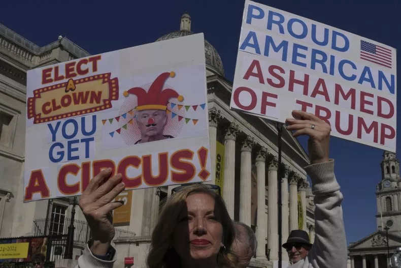 Biểu tình phản đối tổng thống Mỹ lan rộng khắp châu Âu