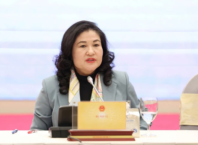 Có chính sách bảo lưu lương với cán bộ được bố trí chức vụ thấp hơn khi sắp xếp bộ máy