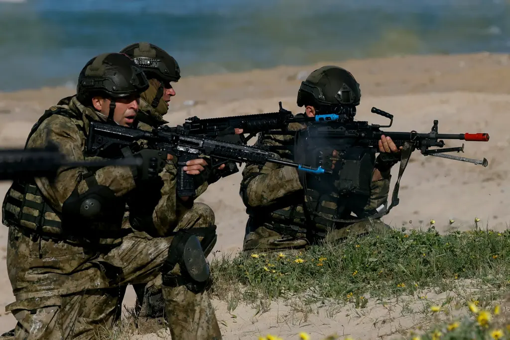 Kế hoạch từ bỏ vũ khí Mỹ của Châu Âu khiến Washington lo lắng