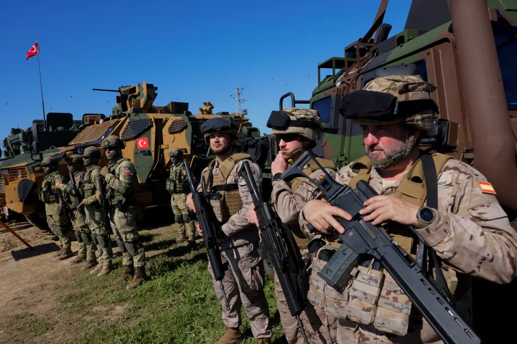 Kế hoạch từ bỏ vũ khí Mỹ của Châu Âu khiến Washington lo lắng