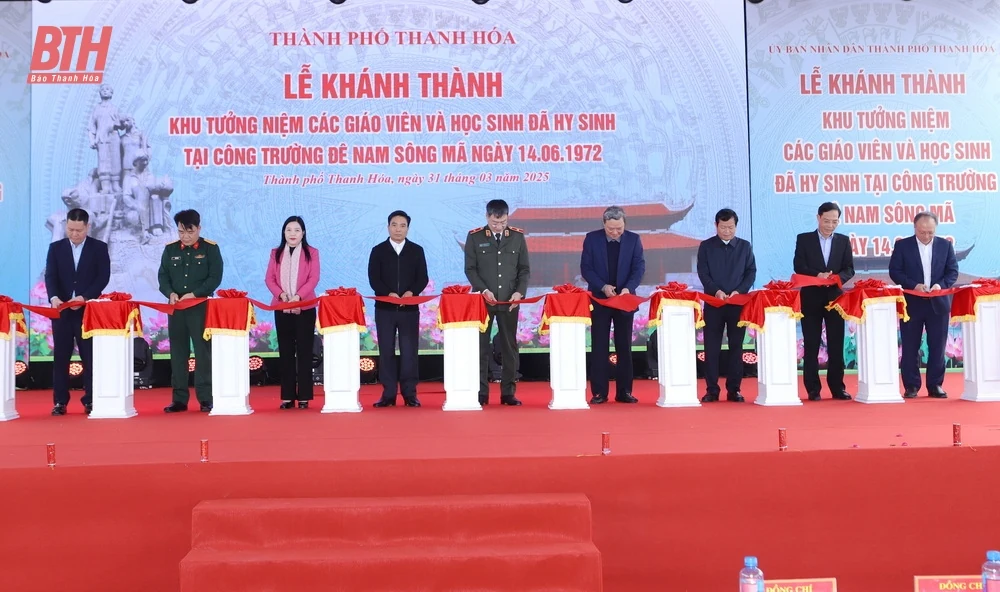 Khánh thành Khu tưởng niệm các giáo viên và học sinh đã hy sinh tại công trường đê Nam sông Mã