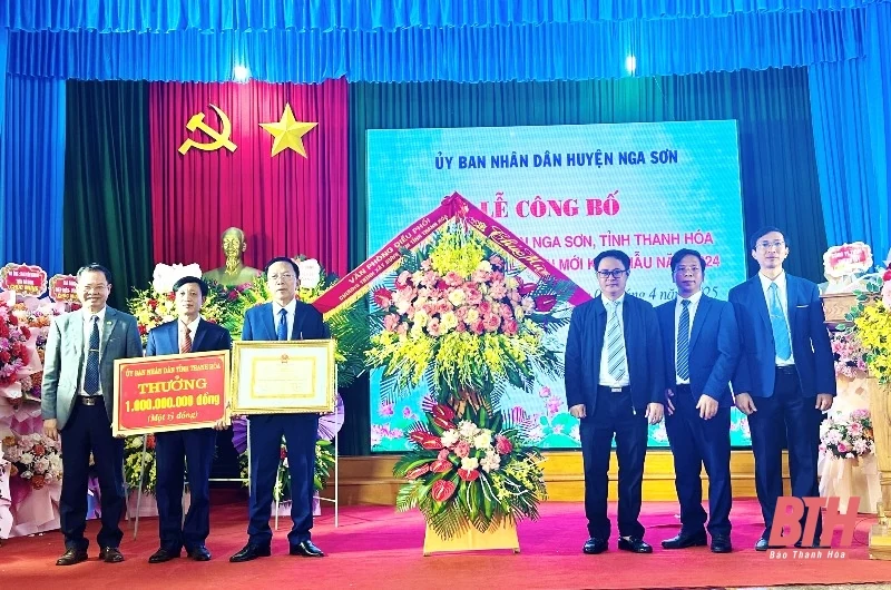 Nga Hải đón nhận Quyết định công nhận xã đạt chuẩn NTM kiểu mẫu