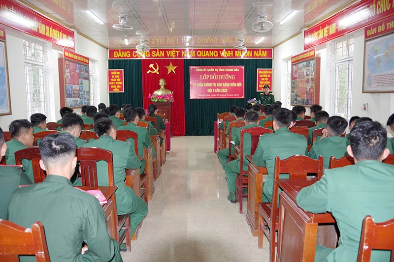 Khai giảng Lớp bồi dưỡng lý luận chính trị cho đảng viên mới đợt 1/2025