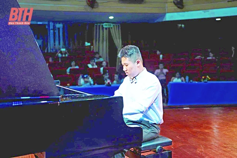 “Cậu bé đặc biệt” và hành trình theo đuổi ước mơ trở thành nghệ sĩ piano chuyên nghiệp