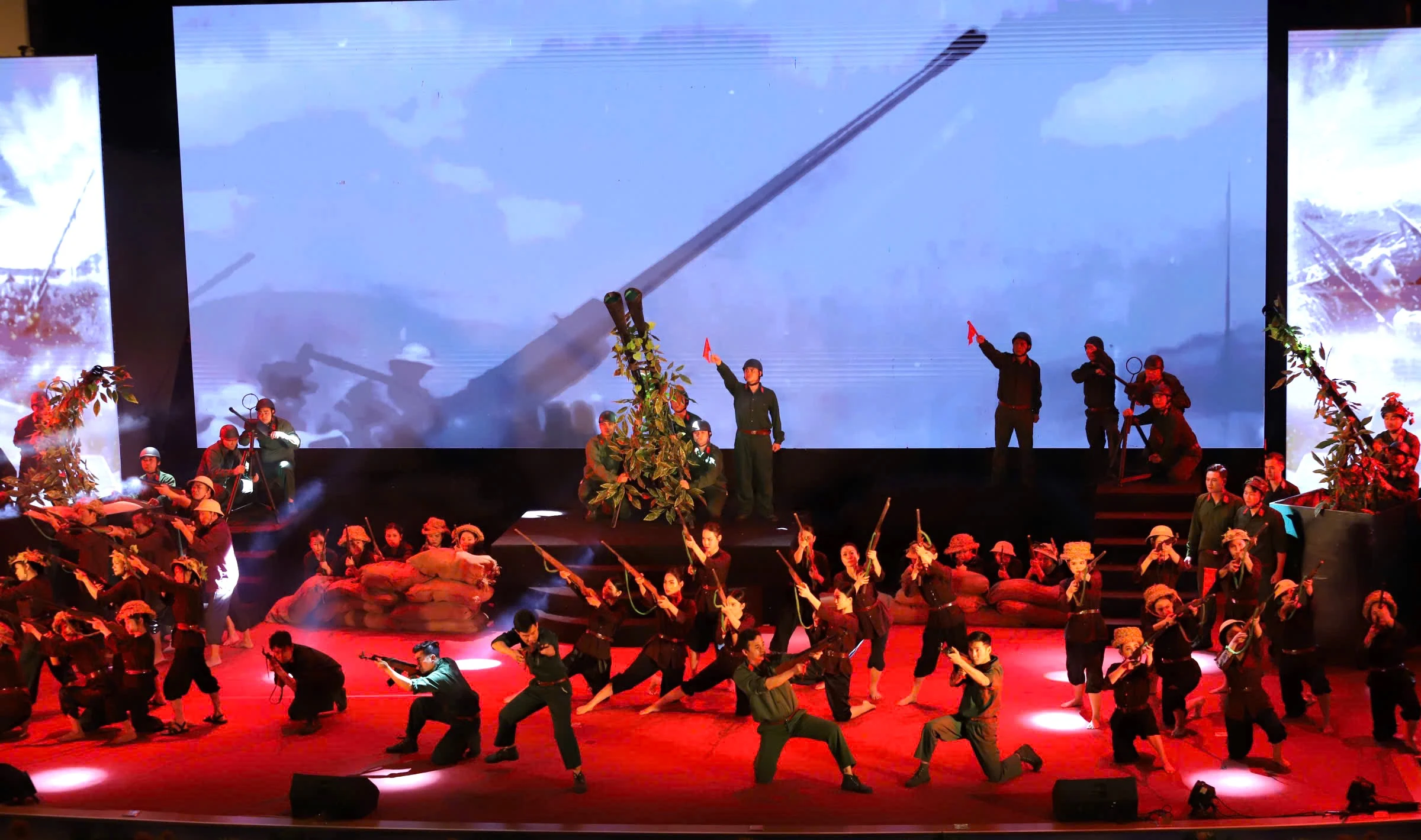 Hàm Rồng Chiến thắng mãi là bản anh hùng ca bất tử, để lại những bài học quý giá cho các thế hệ hôm nay và mai sau <sup>(*)</sup>