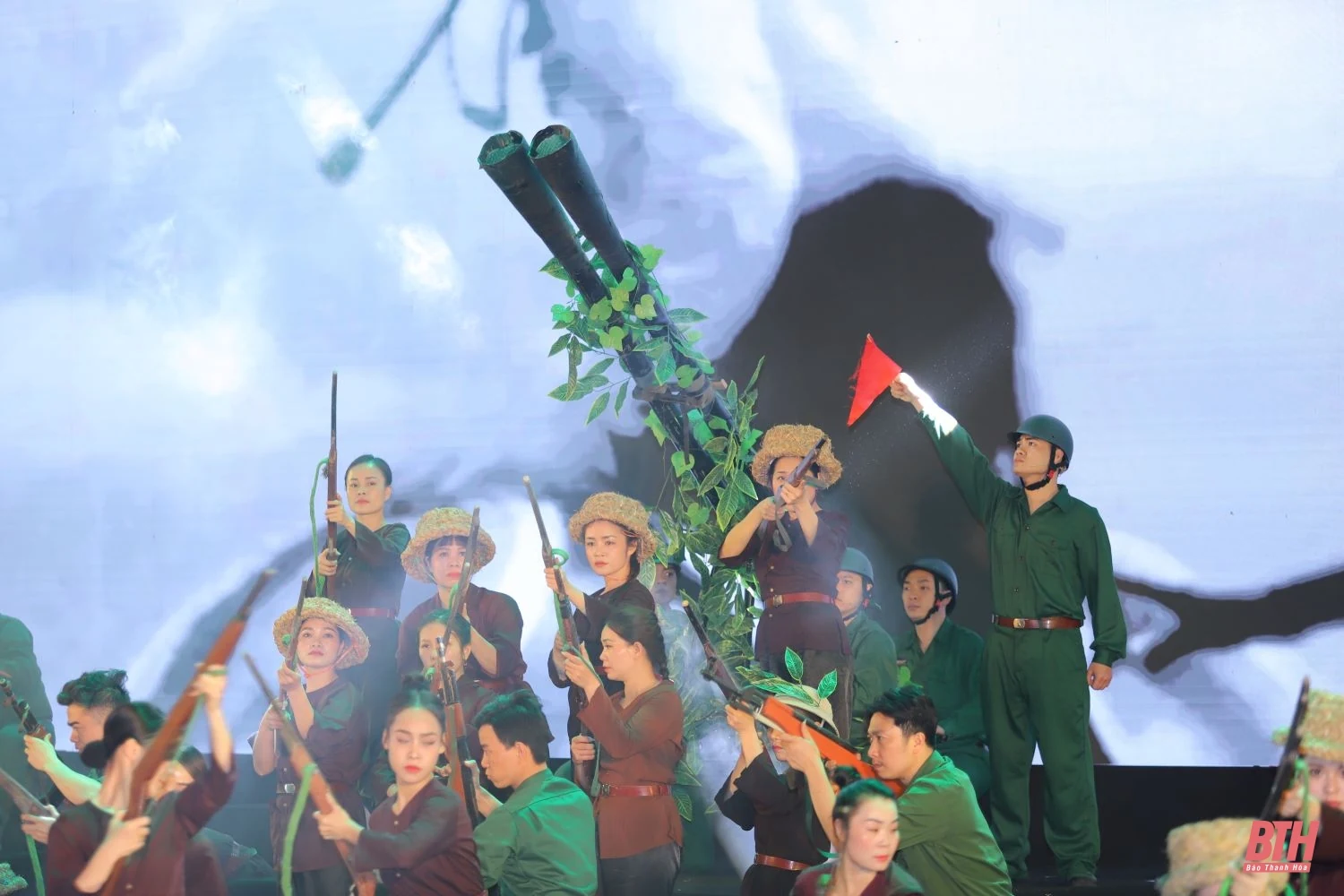 Hàm Rồng Chiến thắng mãi là bản anh hùng ca bất tử, để lại những bài học quý giá cho các thế hệ hôm nay và mai sau <sup>(*)</sup>