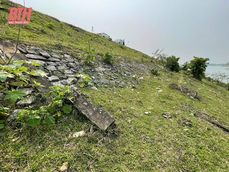 Sớm đầu tư xử lý khẩn cấp tình trạng hư hỏng kè Phú Văn