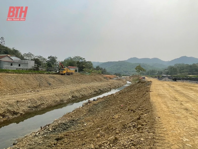 Xây dựng công trình khẩn cấp khắc phục hậu quả thiên tai ở một số huyện miền núi