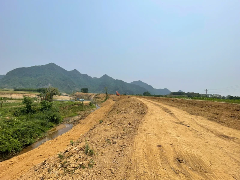 Xây dựng công trình khẩn cấp khắc phục hậu quả thiên tai ở một số huyện miền núi