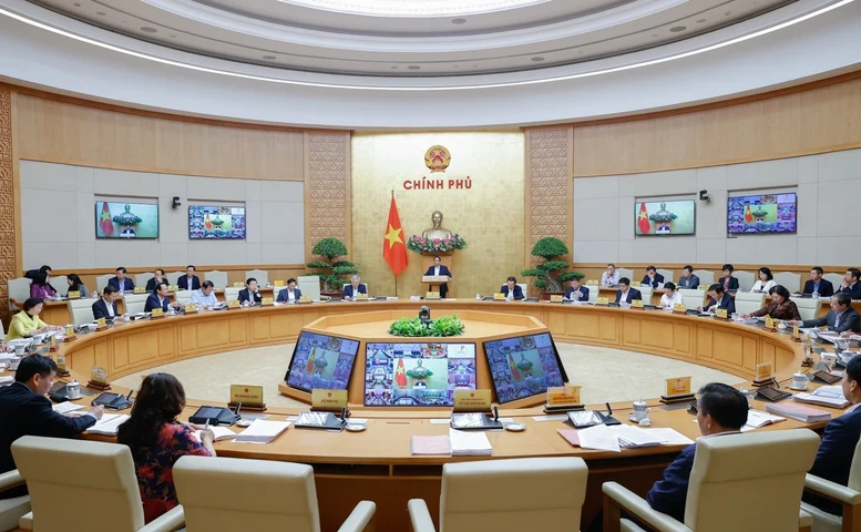 Thủ tướng chủ trì phiên họp thường kỳ và Hội nghị trực tuyến của Chính phủ với địa phương