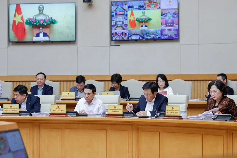 Thủ tướng chủ trì phiên họp thường kỳ và Hội nghị trực tuyến của Chính phủ với địa phương