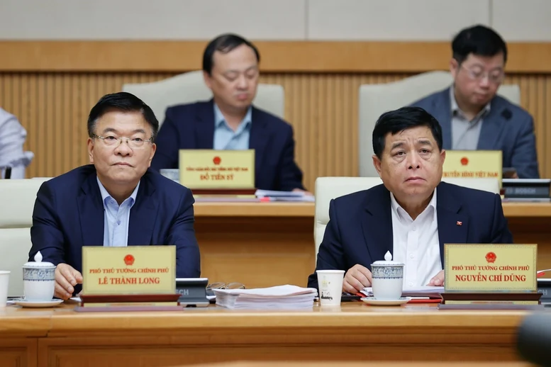 Thủ tướng: Càng khó khăn, thách thức, áp lực thì càng bản lĩnh, nỗ lực, phấn đấu vươn lên mạnh mẽ