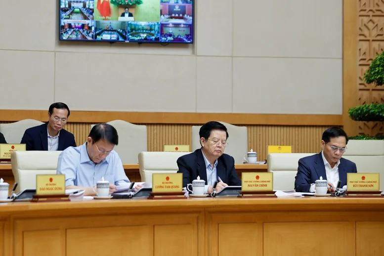 Thủ tướng: Càng khó khăn, thách thức, áp lực thì càng bản lĩnh, nỗ lực, phấn đấu vươn lên mạnh mẽ