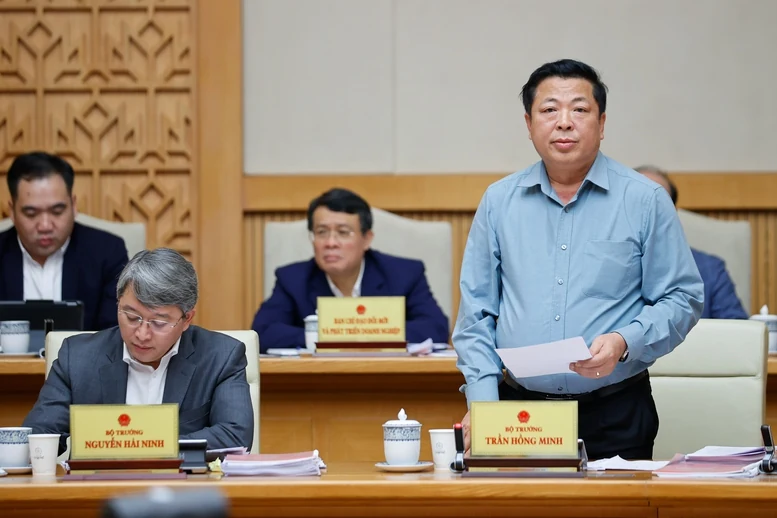 Thủ tướng: Càng khó khăn, thách thức, áp lực thì càng bản lĩnh, nỗ lực, phấn đấu vươn lên mạnh mẽ