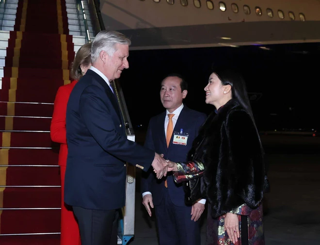 Nhà Vua và Hoàng hậu Bỉ đến Hà Nội, bắt đầu thăm cấp Nhà nước tới Việt Nam