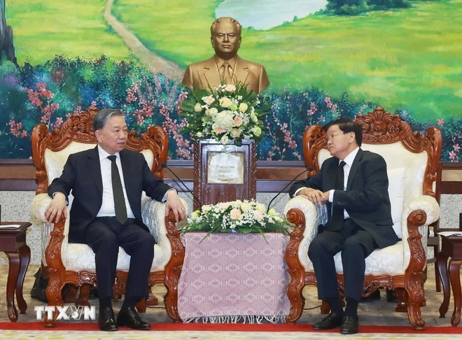 Tổng Bí thư Tô Lâm dẫn đầu đoàn Việt Nam viếng đồng chí Khamtay Siphandone