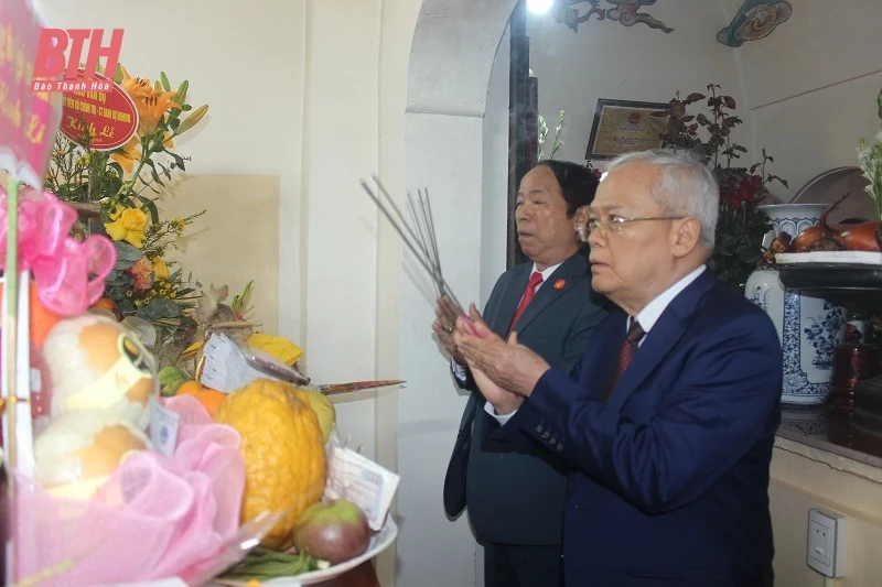 Dâng hương tưởng niệm 572 năm ngày mất Diên Ý Dụ vương Ngô Từ