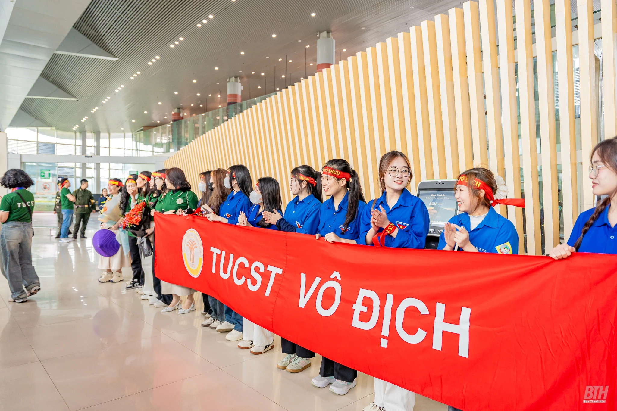 Đón chào nhà vô địch Thanh Niên sinh viên quốc tế khải hoàn ca