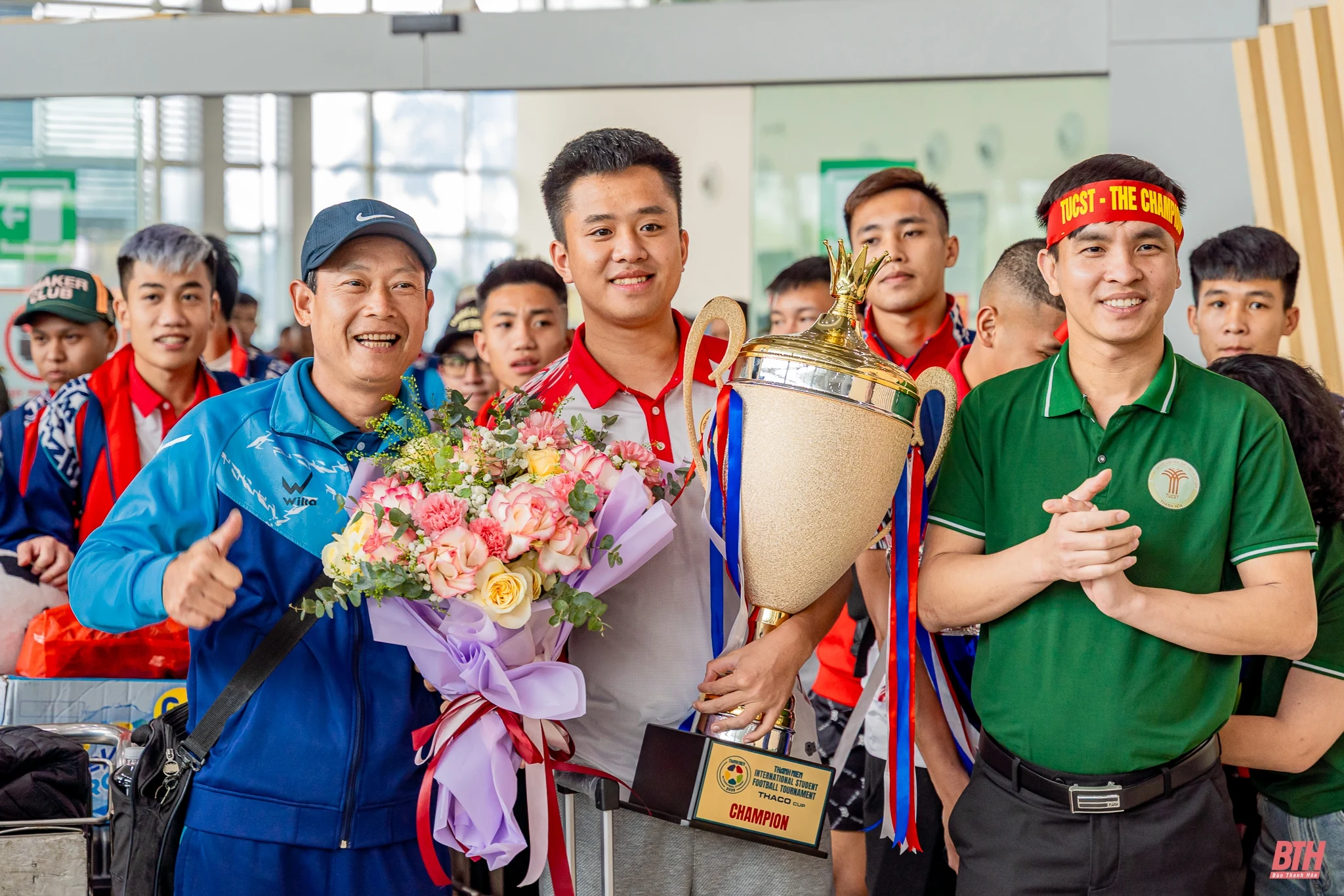 Đón chào nhà vô địch Thanh Niên sinh viên quốc tế khải hoàn ca