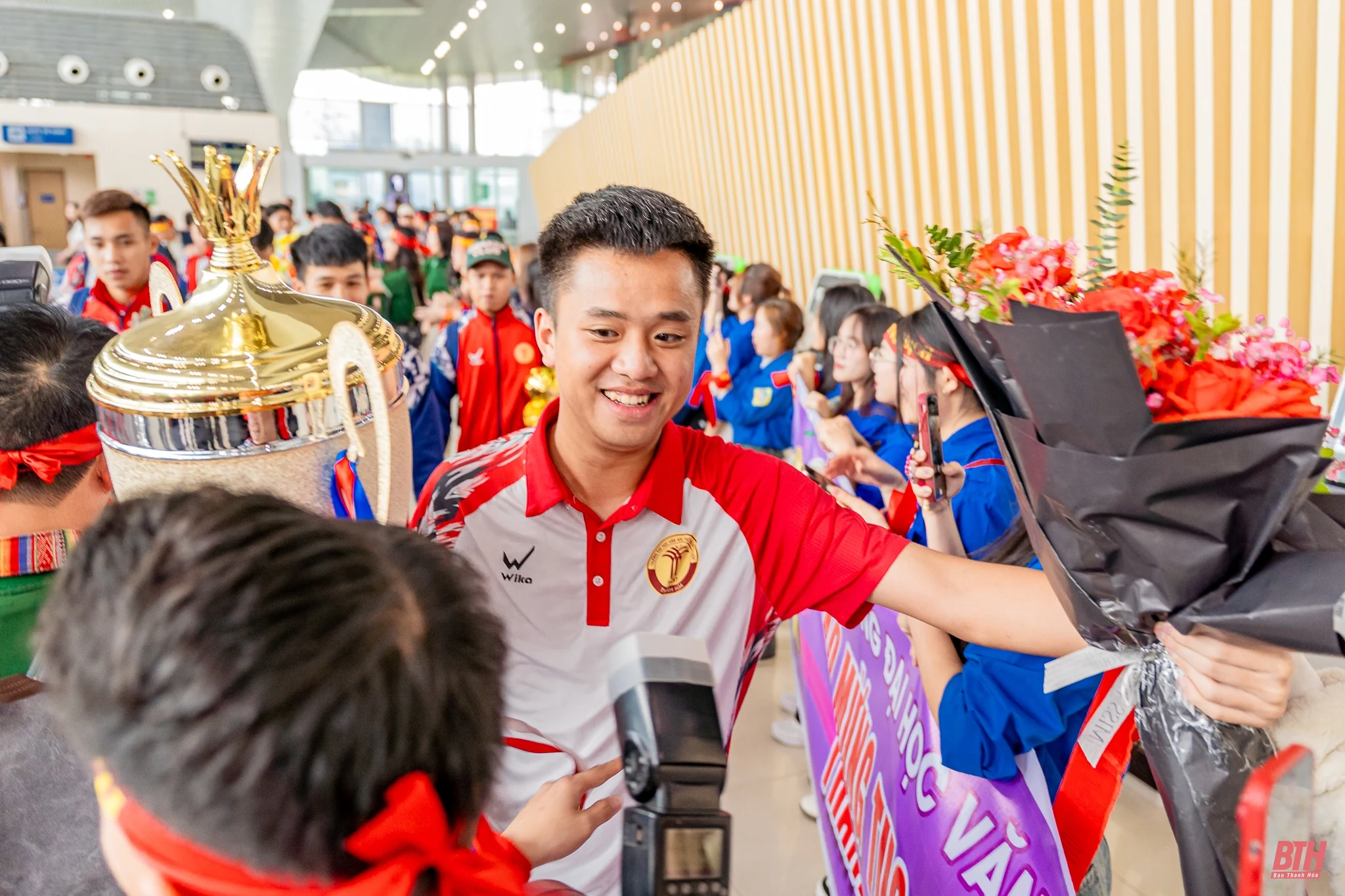 Đón chào nhà vô địch Thanh Niên sinh viên quốc tế khải hoàn ca
