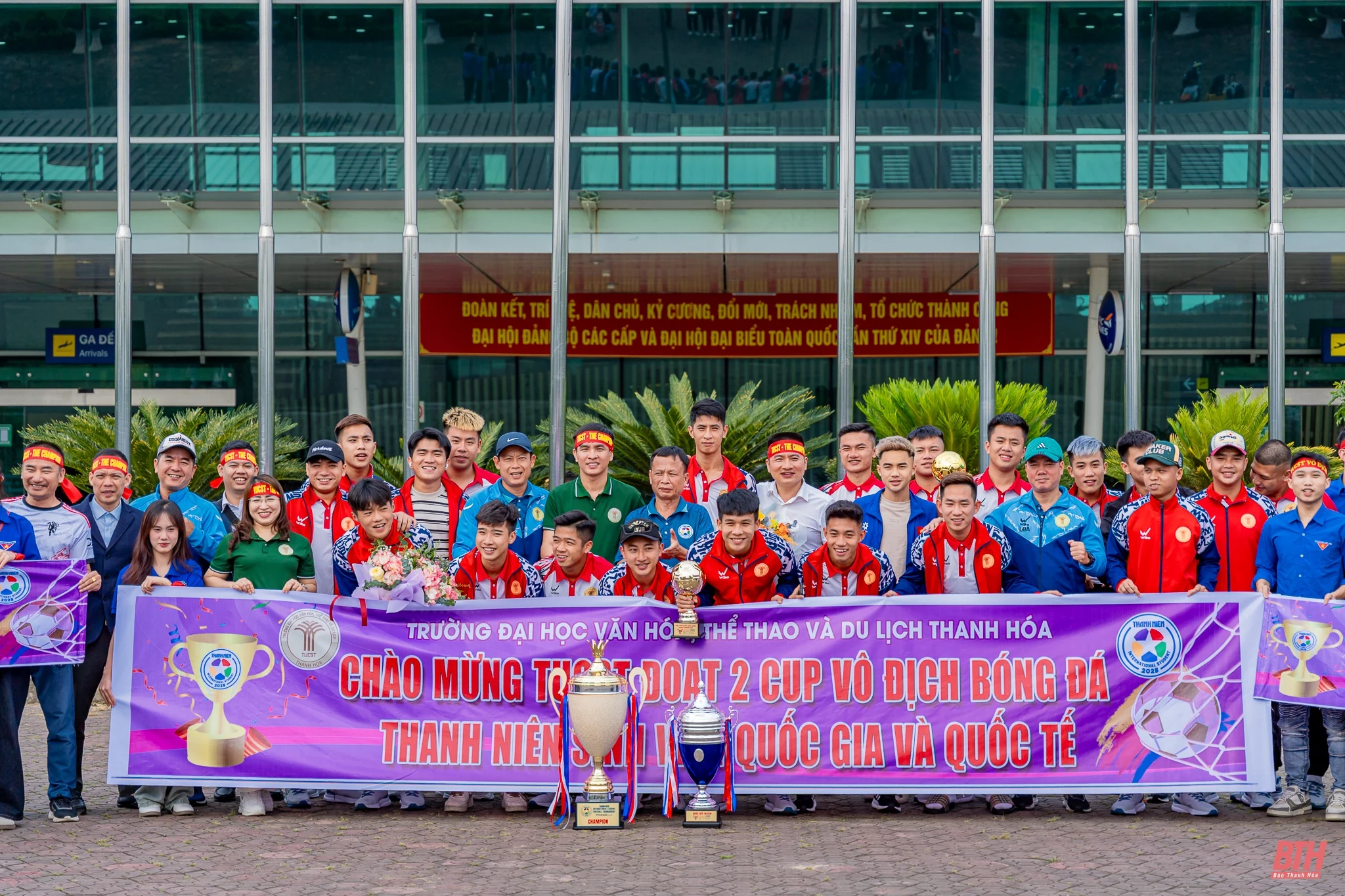 Đón chào nhà vô địch Thanh Niên sinh viên quốc tế khải hoàn ca