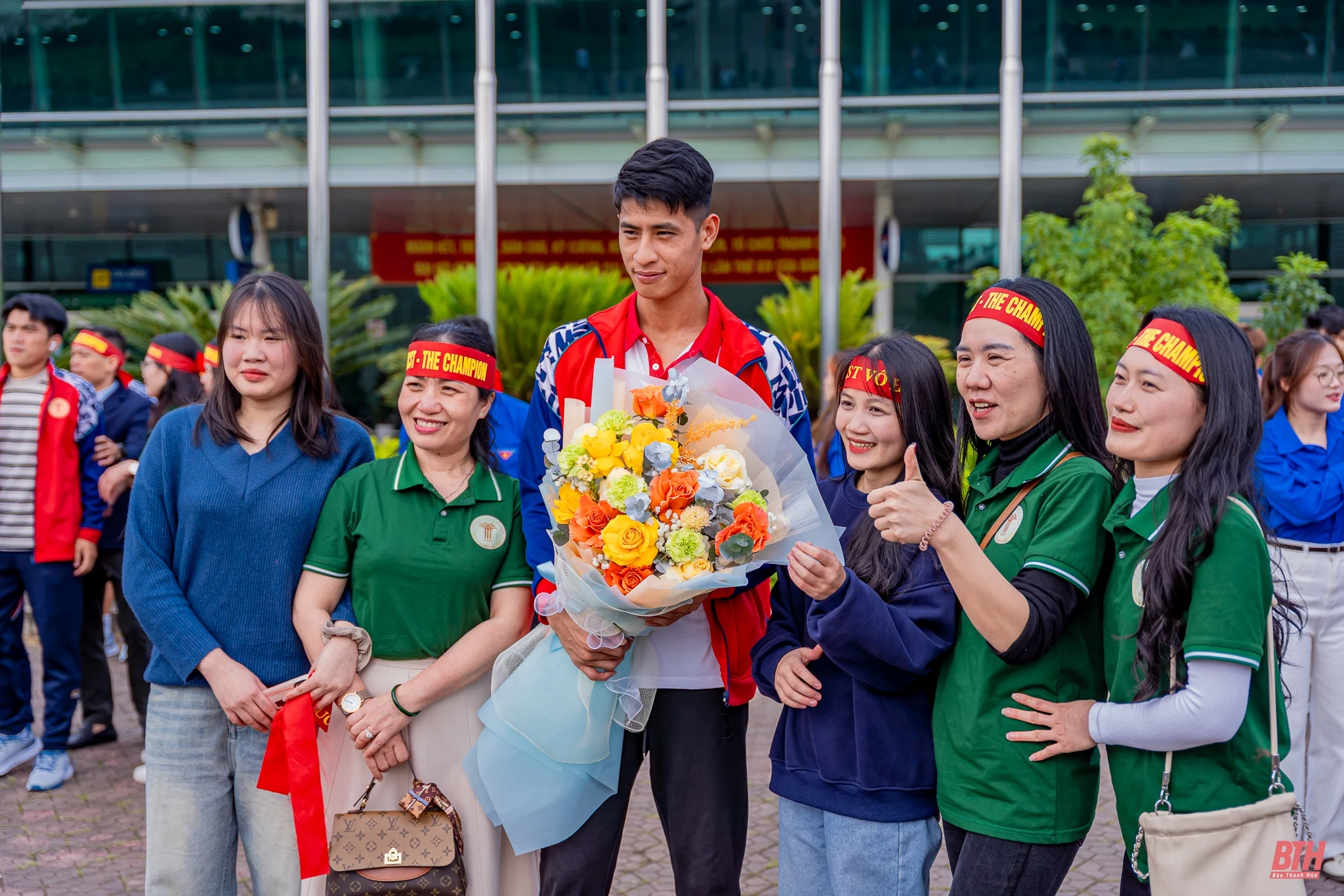 Đón chào nhà vô địch Thanh Niên sinh viên quốc tế khải hoàn ca