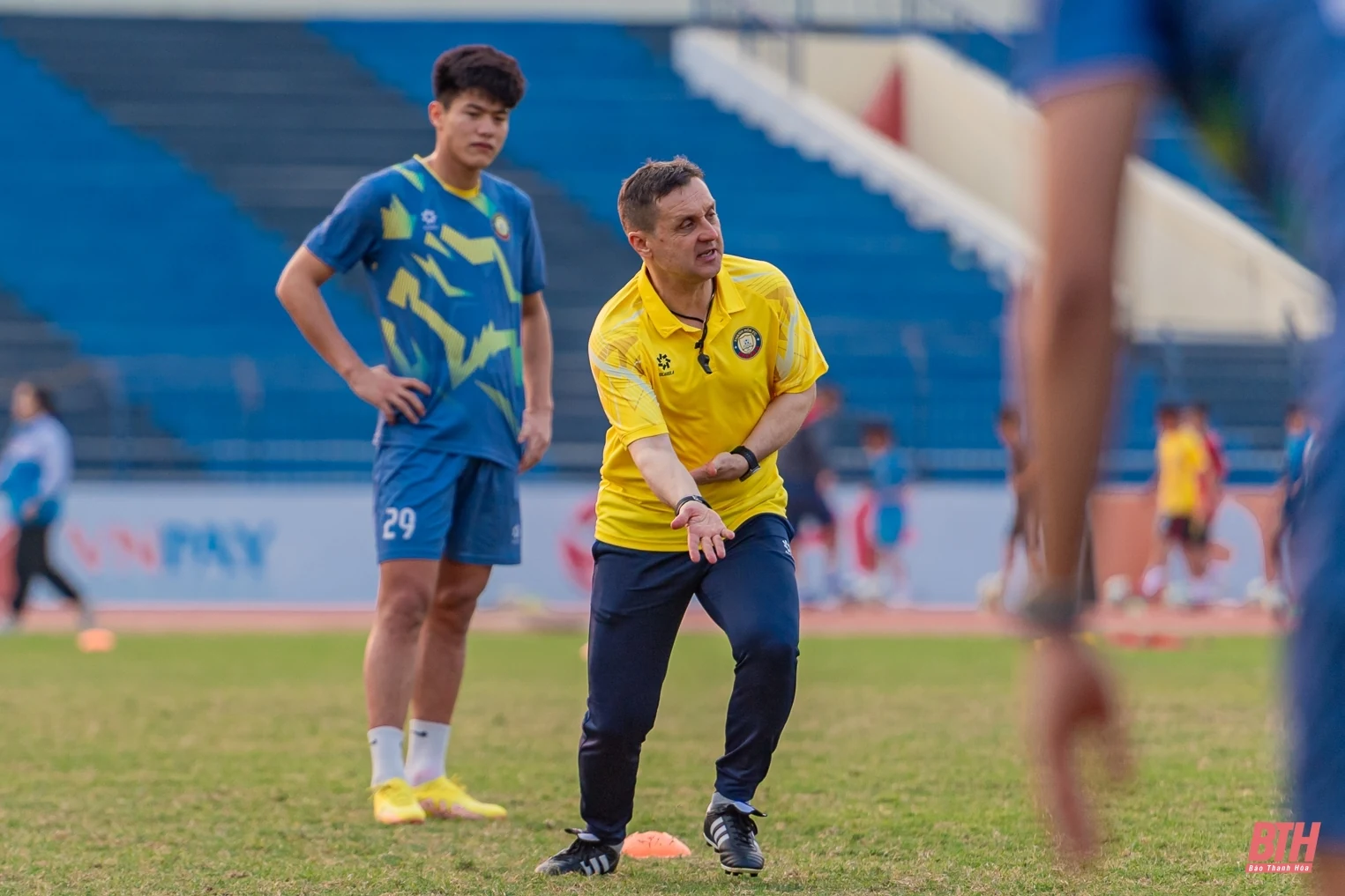 Trọng tài Malaysia điều hành trận CLB Hà Nội - Đông Á Thanh Hóa tại vòng 17 V.League