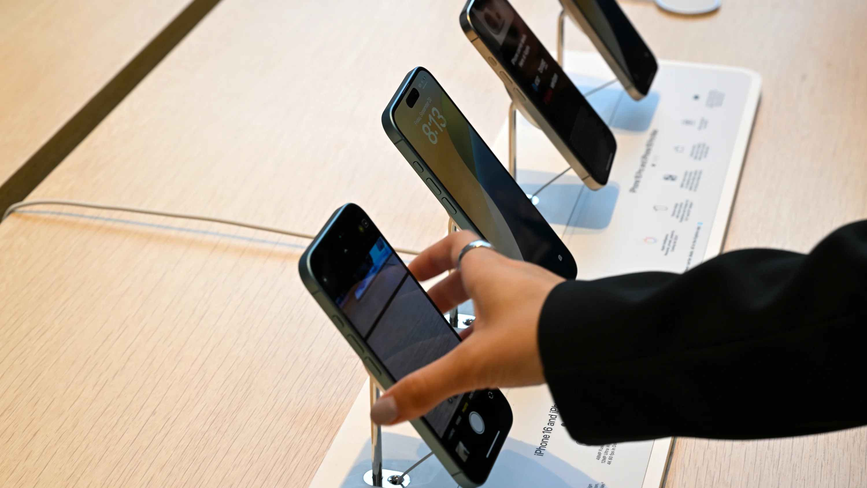 Điện thoại thông minh và máy tính được miễn thuế đối ứng của Mỹ