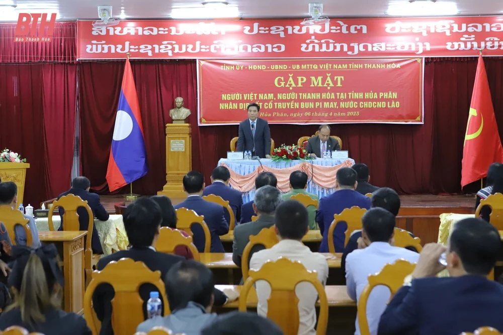 Đoàn đại biểu cấp cao tỉnh Thanh Hóa chúc Tết cổ truyền Bun Pi May tại tỉnh Hủa Phăn (nước CHDCND Lào)