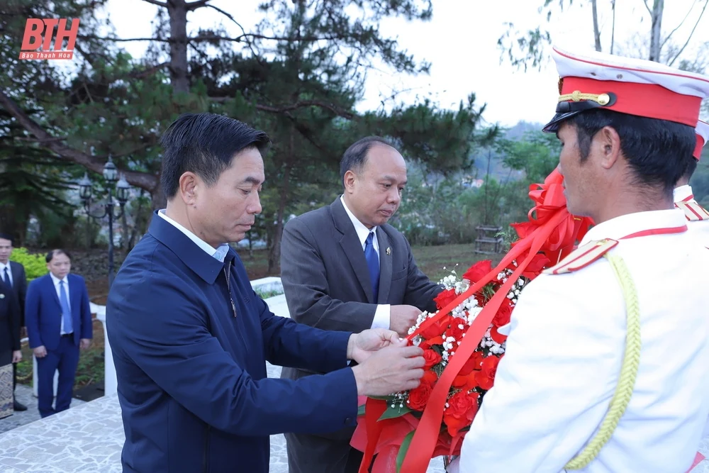 Đoàn đại biểu cấp cao tỉnh Thanh Hóa chúc Tết cổ truyền Bun Pi May tại tỉnh Hủa Phăn (nước CHDCND Lào)