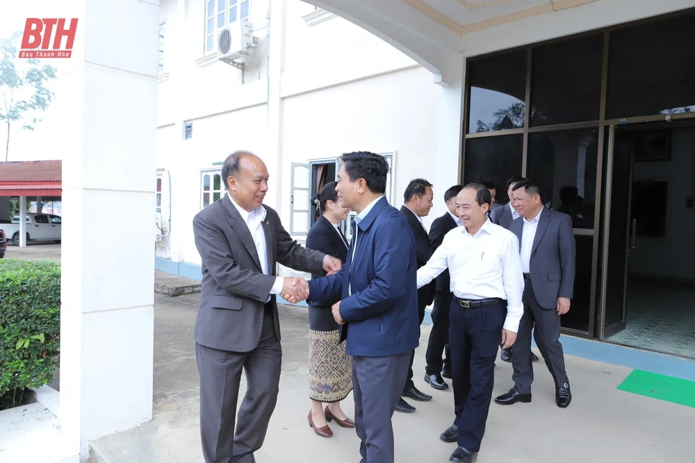 Đoàn đại biểu cấp cao tỉnh Thanh Hóa chúc Tết cổ truyền Bun Pi May tại tỉnh Hủa Phăn (nước CHDCND Lào)