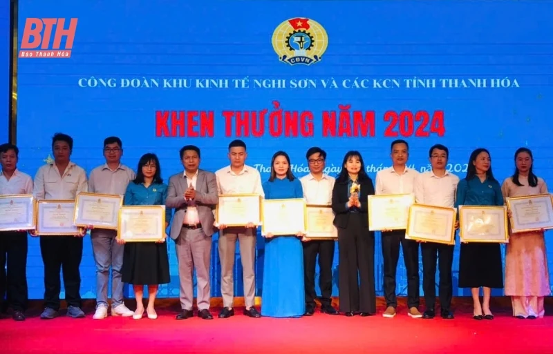 Biểu dương điển hình tiên tiến trong công nhân, viên chức, lao động