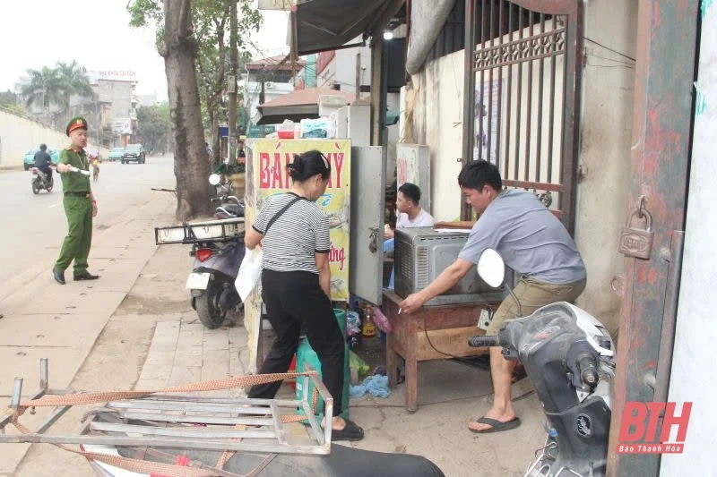 Lập lại trật tự hành lang an toàn giao thông Quốc lộ 45 qua thị trấn Kim Tân