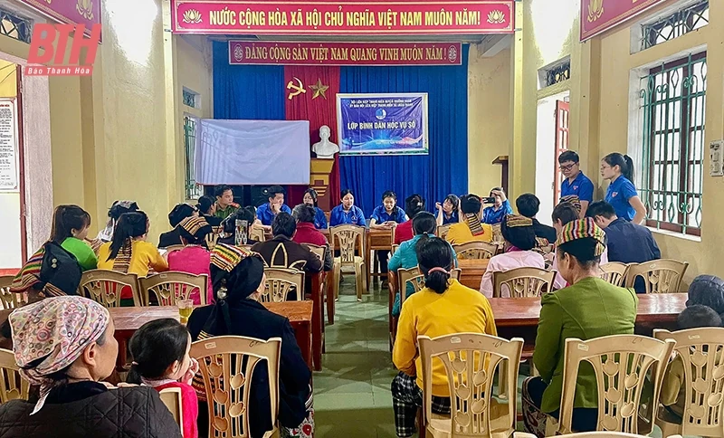 “Gõ từng nhà” để triển khai phong trào “Bình dân học vụ số”