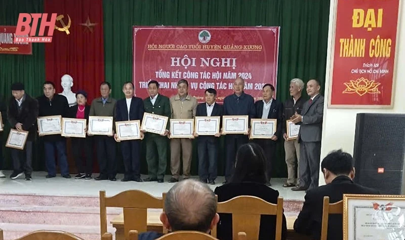 Người cao tuổi tham gia xây dựng hệ thống chính trị cơ sở