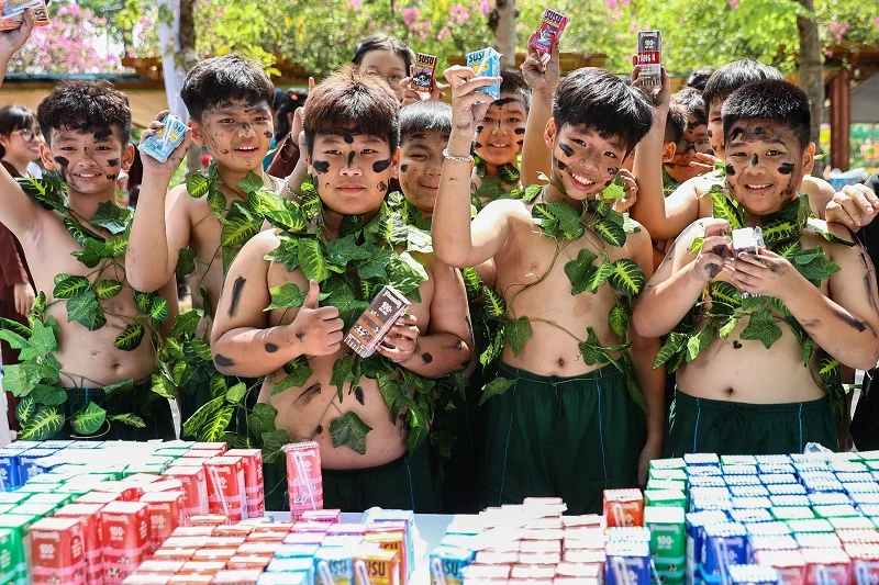 Vinamilk tặng 50.000 hộp sữa cho thiếu nhi TP Hồ Chí Minh nhân sự kiện 50 năm thống nhất đất nước