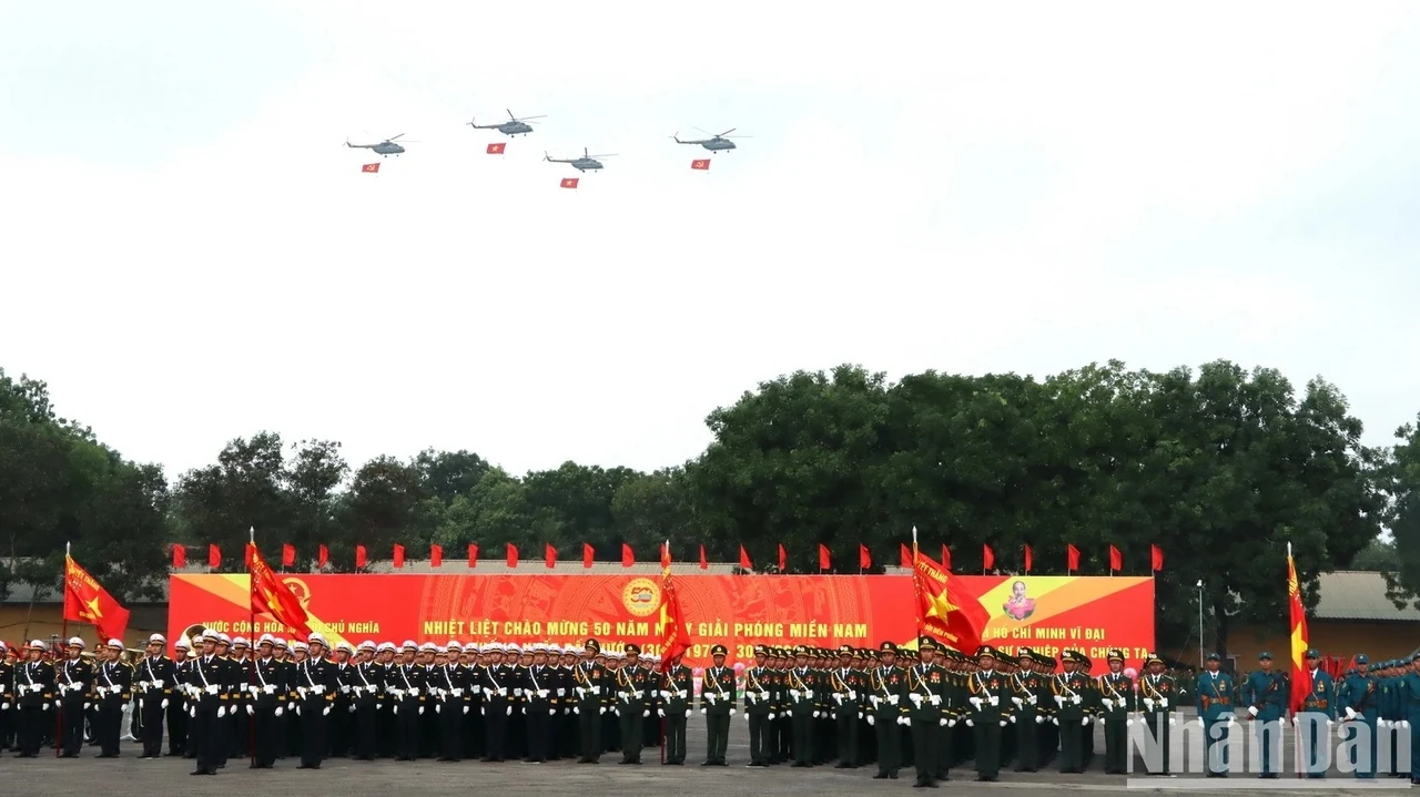 Tổng hợp luyện diễu binh chuẩn bị Đại lễ 30/4