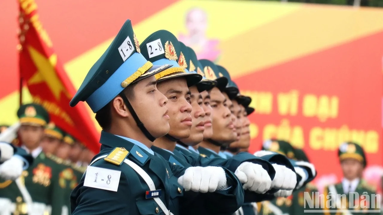 Tổng hợp luyện diễu binh chuẩn bị Đại lễ 30/4