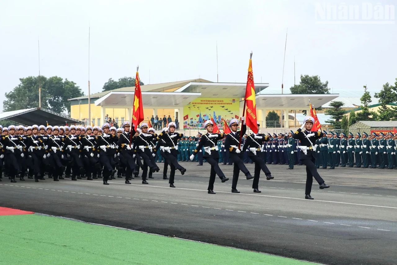 Tổng hợp luyện diễu binh chuẩn bị Đại lễ 30/4