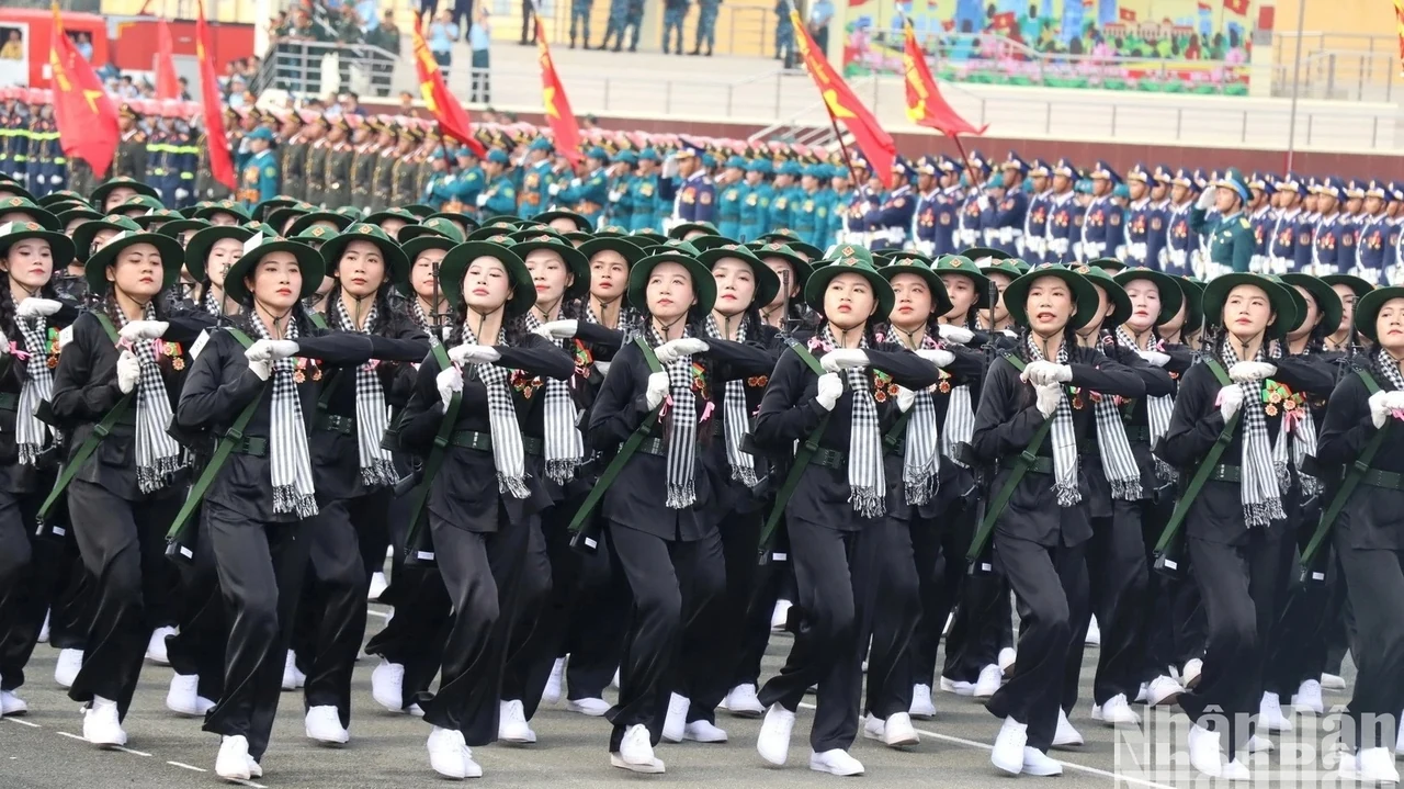 Tổng hợp luyện diễu binh chuẩn bị Đại lễ 30/4