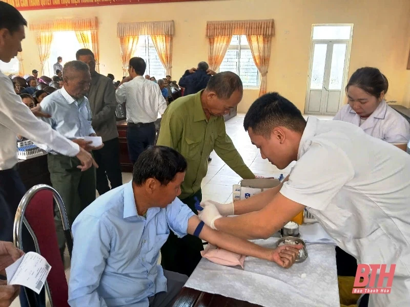 Tư vấn sức khỏe và tầm soát ung thư gan sớm cho 100 hội viên, nông dân huyện Cẩm Thủy