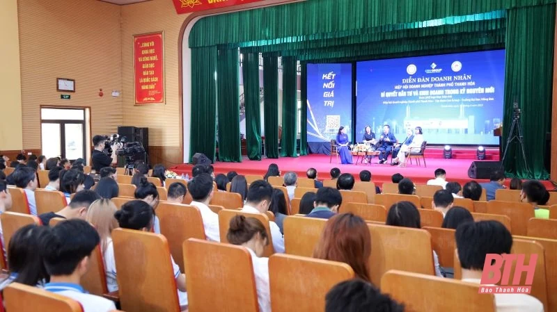 Diễn đàn doanh nhân về cơ hội nghề nghiệp và bí quyết kinh doanh trong kỷ nguyên mới