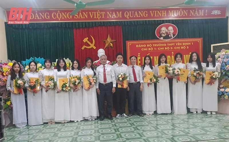 Yên Định chú trọng kết nạp đảng viên trong trường học